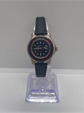 Elegant Spendid Black and Silver Quartz Watch